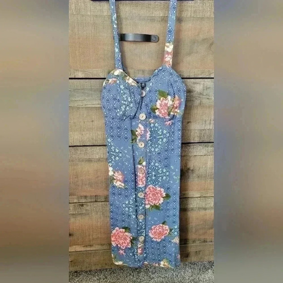 blue flowered dress, above the knee length, sz Medium, button up front - Picture 4 of 7